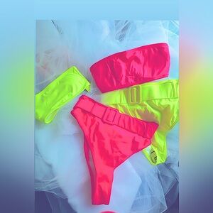 Set Of 2 Bikinis 👙